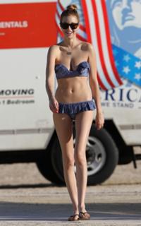 Whitney Port feet photo thumbnail