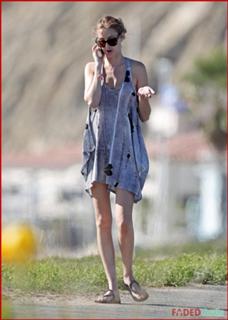 Whitney Port feet photo thumbnail