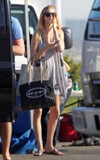 Whitney Port feet photo thumbnail