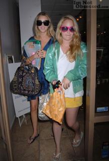 Whitney Port feet photo thumbnail