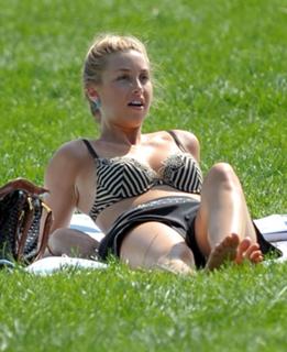 Whitney Port feet photo thumbnail