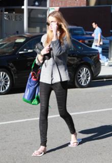 Whitney Port feet photo thumbnail