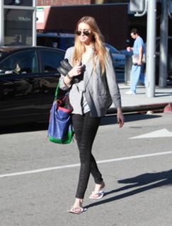 Whitney Port feet photo thumbnail