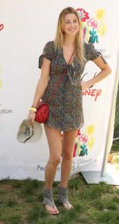 Whitney Port feet photo thumbnail