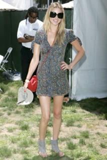 Whitney Port feet photo thumbnail
