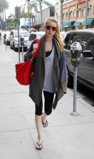Whitney Port feet photo thumbnail