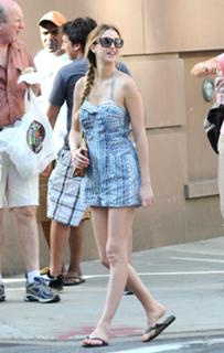 Whitney Port feet photo thumbnail