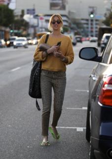 Whitney Port feet photo thumbnail