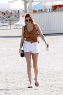 Whitney Port feet photo thumbnail
