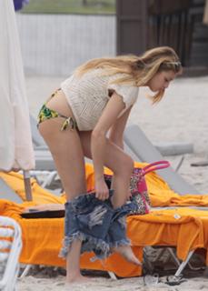 Whitney Port feet photo thumbnail