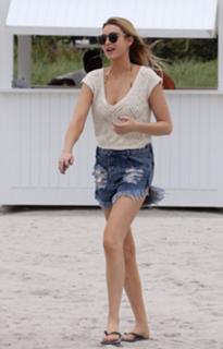 Whitney Port feet photo thumbnail