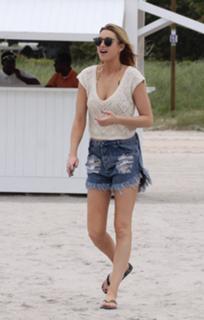 Whitney Port feet photo thumbnail