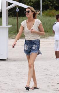 Whitney Port feet photo thumbnail