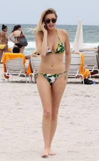 Whitney Port feet photo thumbnail