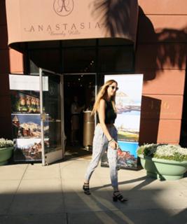 Whitney Port feet photo thumbnail