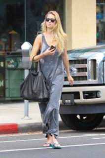 Whitney Port feet photo thumbnail