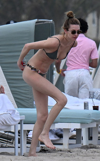 Whitney Port feet photo thumbnail