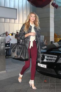 Whitney Port feet photo thumbnail