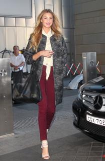 Whitney Port feet photo thumbnail