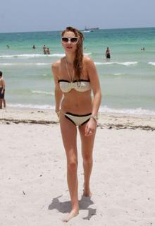 Whitney Port feet photo thumbnail