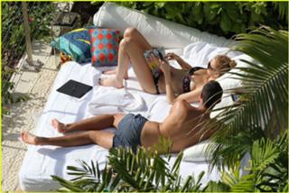 Whitney Port feet photo thumbnail