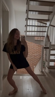 Wiktoria Gasiewska feet photo thumbnail