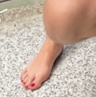 Wiktoria Gasiewska feet photo thumbnail