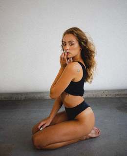Wiktoria Gasiewska feet photo thumbnail