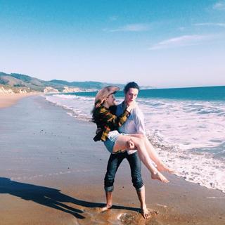 Willa Fitzgerald feet photo thumbnail