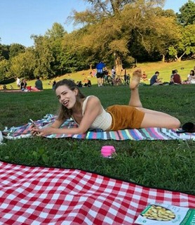 Willa Fitzgerald feet photo thumbnail