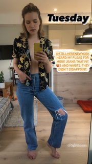 Willa Fitzgerald feet photo thumbnail