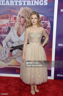 Willa Fitzgerald feet photo thumbnail