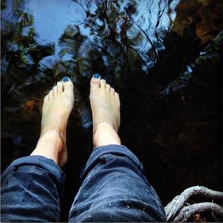 Willa Holland feet photo thumbnail