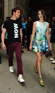 Willa Holland feet photo thumbnail