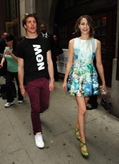 Willa Holland feet photo thumbnail