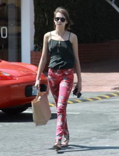 Willa Holland feet photo thumbnail