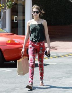 Willa Holland feet photo thumbnail