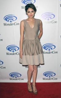 Willa Holland feet photo thumbnail