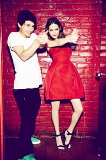Willa Holland feet photo thumbnail