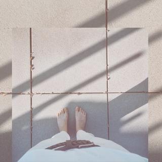 Willa Holland feet photo thumbnail