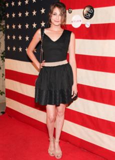 Willa Holland feet photo thumbnail
