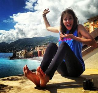Willa Holland feet photo thumbnail