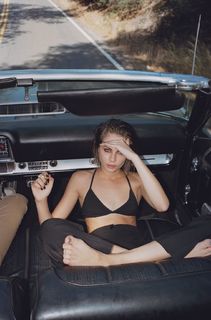 Willa Holland feet photo thumbnail