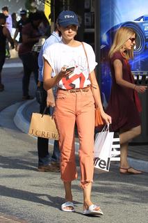 Willa Holland feet photo thumbnail