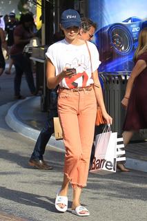 Willa Holland feet photo thumbnail