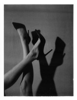 Willa Holland feet photo thumbnail