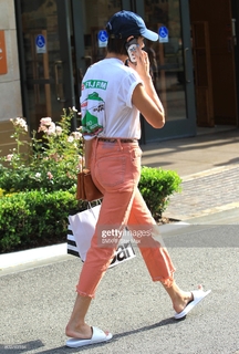 Willa Holland feet photo thumbnail