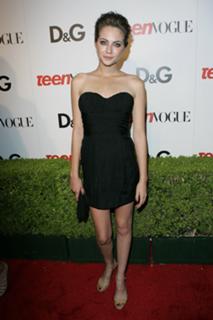Willa Holland feet photo thumbnail