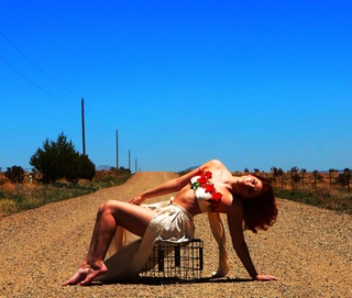 Willow Shields feet photo thumbnail