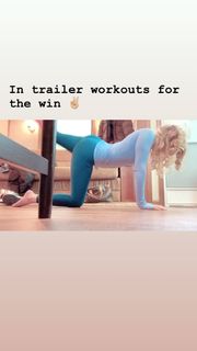 Willow Shields feet photo thumbnail